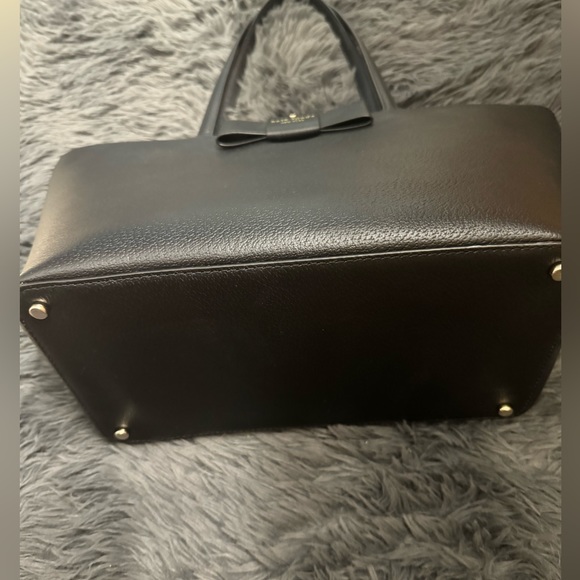 Black Kate Spade tote handbag with zipper and feet!! 🖤 - Picture 7 of 7